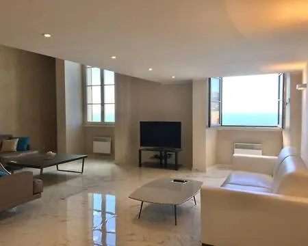 3 In Roquebrune-cap-martin